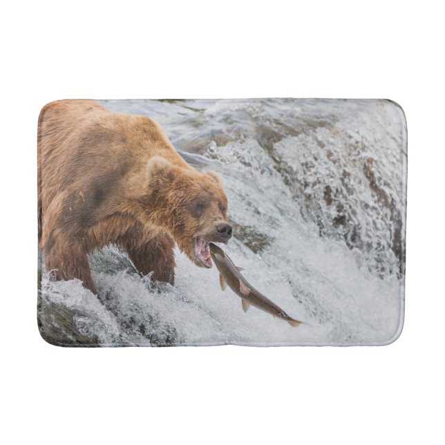 Brown Bear Catches Red Salmon Badrumsmatta (Framsidan)