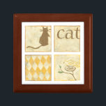Brown Cat och Gult Bird av Chariklia Zarris Minnesask<br><div class="desc">En brun katt och en gult fågel är subjekt i biet av Chariklia Zarris. Tittar katten på fågeln? Eller håller fågeln en öga på katten? Köp en kopia av den här utskriften och beställ dig själv!</div>