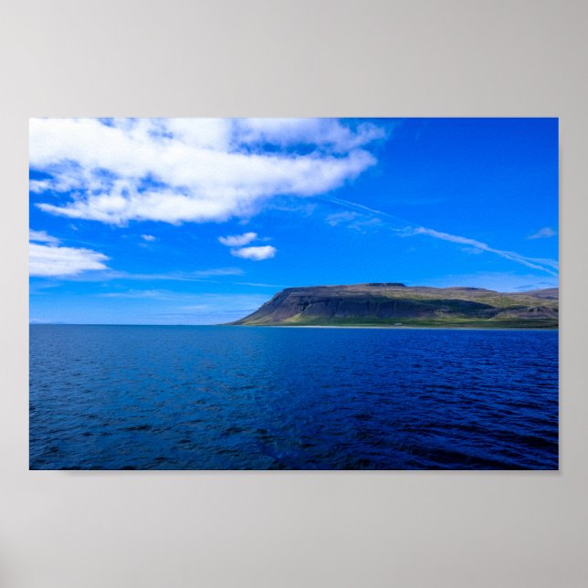 Brown Cliff nära Sea Poster (Framsidan)