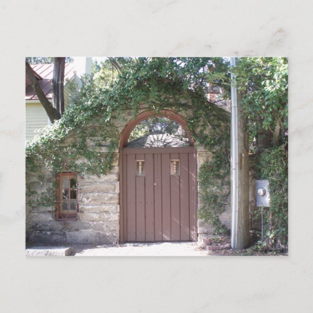 BROWN COURTYARD DOOR VYKORT (Framsida)