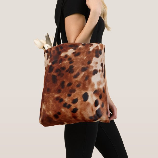 Brown Cream Black Cowhide Tygkasse (Närbild)