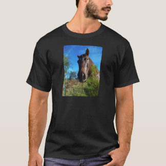 Brown & Cream Färgad Horse blå himmel Tee Shirt
