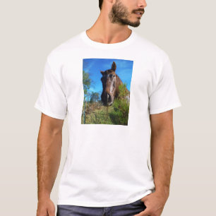 Brown & Cream Färgad Horse blå himmel Tee Shirt
