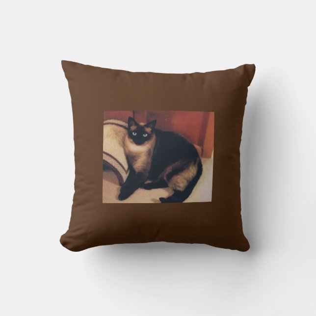 Brown dekorativ kudde med siamesisk kattdesign. (Framsida)