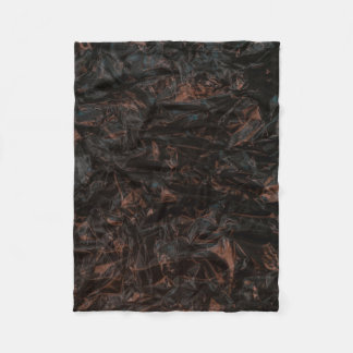 Brown dried leaves on ground fleecefilt