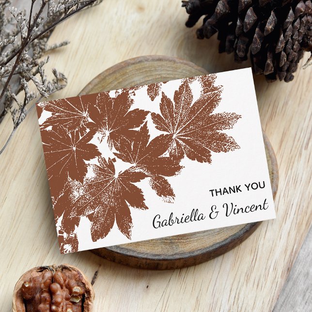 Brown Fall Löv Frimärke Bröllop Flat Tackkort Anteckningskort (Fall in Love with these autumn leaves woodland flat thank you notes.)