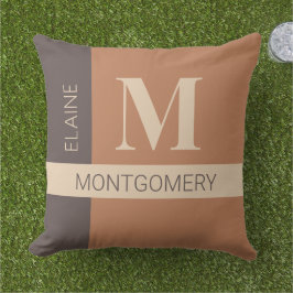 Brown Färg Block Monogram Pillow Kudde