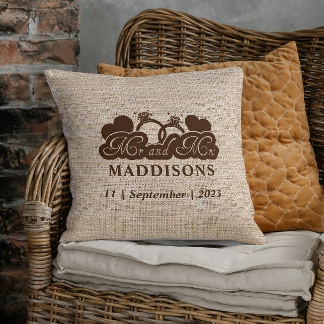 Brown Faux Burlap Mr. and Mrs. Wedding Keepsake Kudde (Skapare uppladdad)