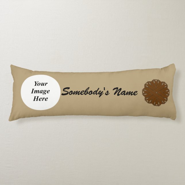 Brown Flower Ribbon Template av Kenneth Yoncich Kroppskudde (Framsidan)