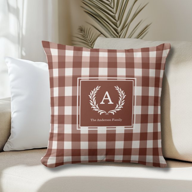 Brown Gingham Monogram Vapensköld Kudde (Brown Gingham Monogram Crest Throw Pillow)