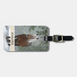 Brown Horse i en vinter-skog med Snö-fall Bagagebricka