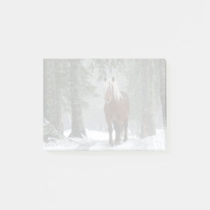 Brown Horse i en vinter-skog med Snö-fall Post-it Block