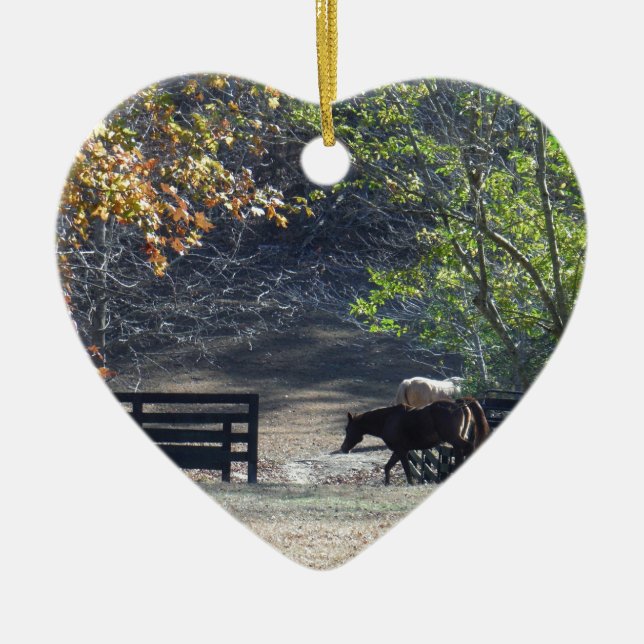 Brown Horse som går genom Fence Julgransprydnad Keramik (Framsidan)