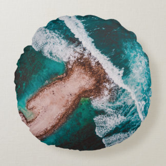 BROWN ISLAND, OMKRING AV HAVET VATTEN UNDER DAGEN RUND KUDDE