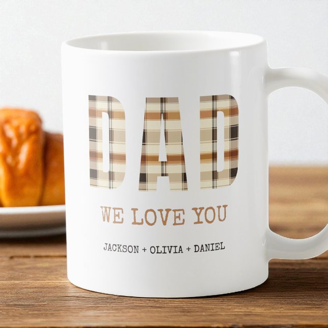 Brown Modern Typography Pappa Vi Kärlek You Kids N Kaffemugg (Brown Modern Typography Dad We Love You Kids Names Coffee Mug)