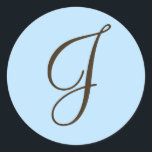 Brown Monogram J på ljusblå favoritetikett Runt Klistermärke<br><div class="desc">Monogrampresenter har ett stort urval anpassningsbara USPS-portabel frimärke,  klistermärken,  hälsningskort,  skjortor,  hattar,  knappar,  magneter och så mycket mer. Dessa monogram är underbara för att skicka ut bröllopsinbjudningar,  inbjudningar till firandepartiet,  tillkännagivande för studenten och överraska födelsedagsfester bara till namn några få.</div>