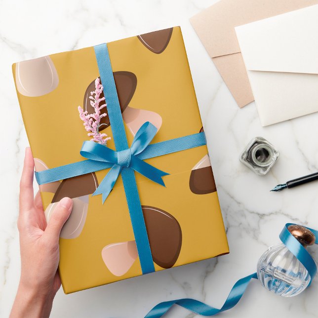 Brown Mushroom Mönster på Mustard Gult Presentpapper (Skapare uppladdad)