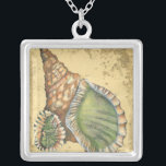 Brown och Grönt Seashell Silverpläterat Halsband<br><div class="desc">Om du inte kan ta dig till stranden i dag,  få den här klassiska bilden av stil om den här unika grönten och bruna årstidshelvetet i dag! Det här årstidshelvetet vid havet omges av varm sand i den här målningen och skulle gå underbar på alla nautiska produkter.</div>