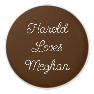 Brown och White Romantic Knopp