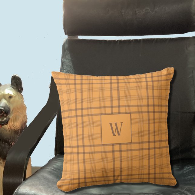 Brown Ochre Tartan Mönster Monogram Dekorativ kudd Kudde (Ochre and brown Tartan pattern pillow with monogram . Also available in an orange color . 
)
