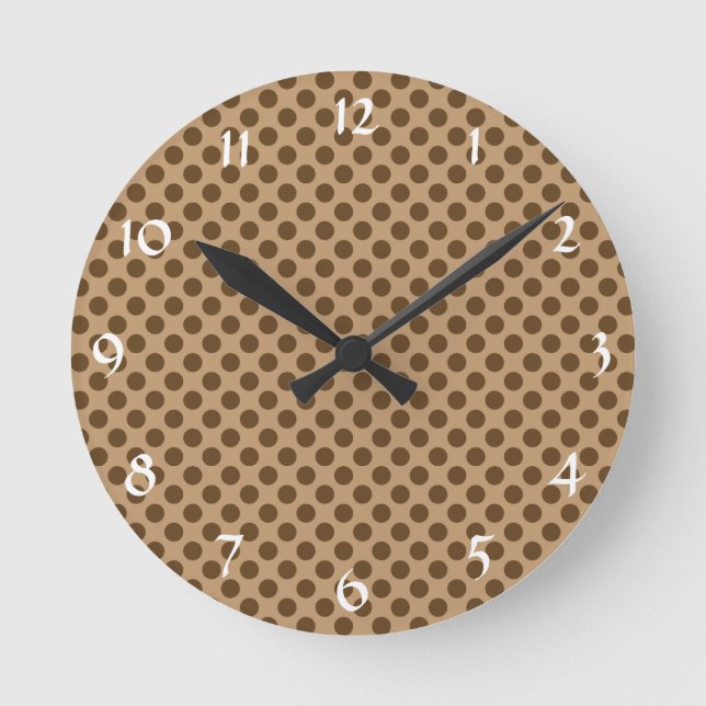 Brown Polka Dot Rund Klocka (Framsida)