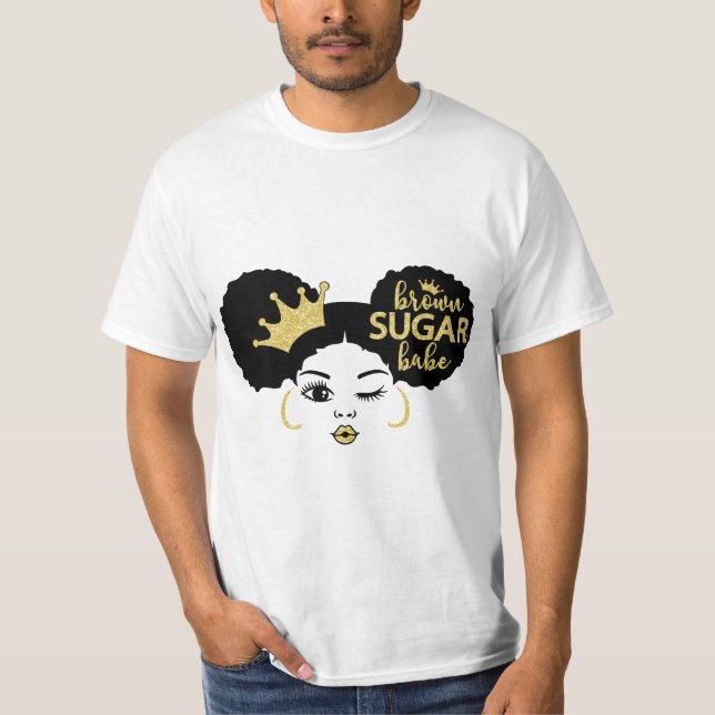 Brown Sugar Babe in Black och Guld T Shirt (Framsida)