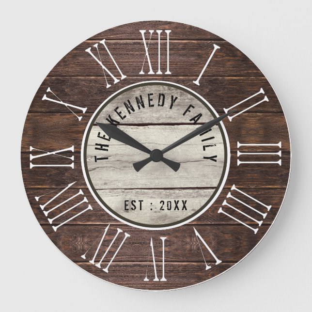 Brown Wood Family Namn Farmhouse Roman Numeral Stor Klocka (Framsida)