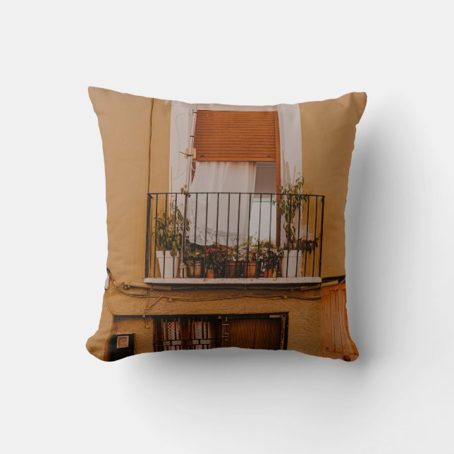 BROWN WOODEN WINDOW RAM MED GRÖNT PLANTER KUDDE (Framsida)