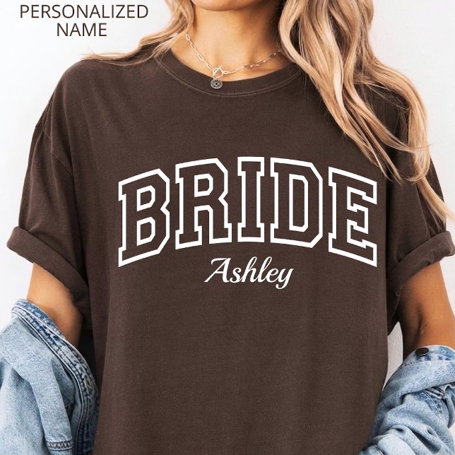 Brud | Anpassad universitetsbrud möhippa fest T Shirt (Bridal Shower Gift, Custom Wedding Shirt, Engagement Gift, Future Mrs Shirt, Bridal Squad Shirt)