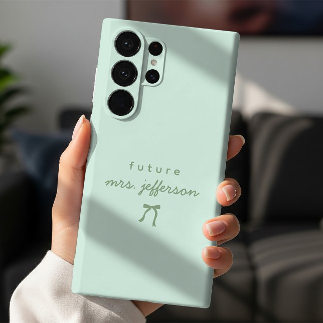 Brud att bli | Elegant Script Fästmö Framtida Fru (Future Mrs Bride To Be Phone Case | Custom Script Name Fiancée Engagement Announcement Phone Case)
