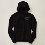 Brud broderad Hoodie Broderad Luvtröja<br><div class="desc">Bruden broderade hoodien,  med bruden och året på det vänstra bröstkorgområdet och på baksidaen av jackan,  i blått!  Redigera året eller skräddarsy textfärgerna,  om du önskar!</div>