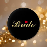 Brud Bröllop Bröllopsgåva Möhippa Svart Guld Knapp<br><div class="desc">Vacker,  elegant,  rolig,  cool,  anpassad,  personlig,  stilren rund pinback-knapp för bruden för bröllopsgåva,  möhippa,  bröllopsfest.</div>