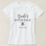 Brud brudtärnor för följe | t shirt<br><div class="desc">Låt dina brudtärnor,  maid of honor,  och den hela brud sidofamiljen vet,  hur mycket du uppskattar dem som är en del av ditt bröllopfölje.  

Denna beställnings- kända brudtärnaT-tröja presenterar ord "brud följe" med en fläck under för ditt bröllopsfestmedlemnamn.</div>