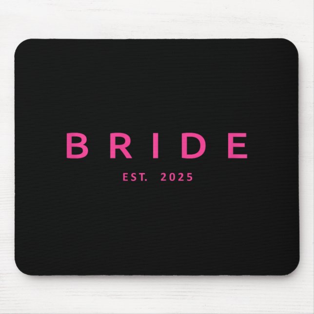 Brud Est. 2025 Rosa Bröllopsfest Bröllop Sängvätni Musmatta (Framsidan)
