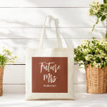 Brud Future Mrs Brown Terracotta Handväska Tygkasse<br><div class="desc">Brud Future Mrs Terracotta Handväska med text Future Mrs Terracotta/Bränt Orange/Brun Vit.  Kolla in vår butikssamling nedan för matchande artiklar.</div>
