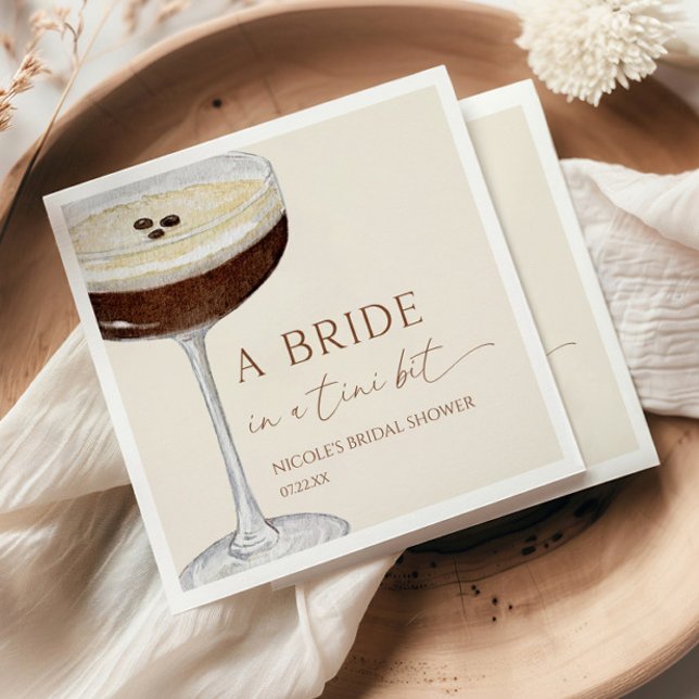 Brud i en Tini-bit Espresso Martini Bröllopsfest Pappersservett (Skapare uppladdad)