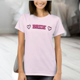 ♡ BRUD ♡ – Rosa Font Bröllop & Sängkantsfest T-shi T Shirt