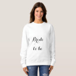 Brud som är möhippaBachelorette party flickaktigt T-shirt<br><div class="desc">Designat för att bruden ska vara,  som ser snyggt och elegant.</div>