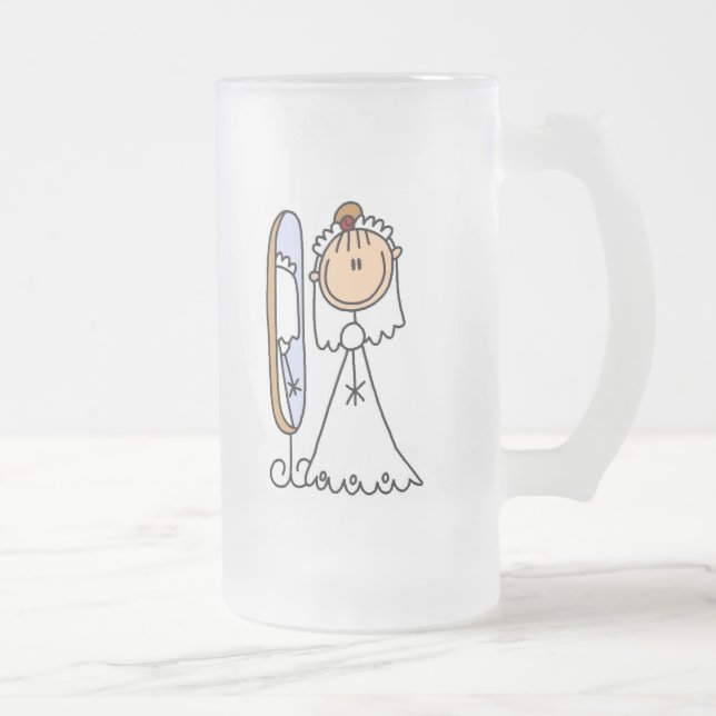 Brud som gör sig redo för brölloppsmugg frostat ölglas (Höger)