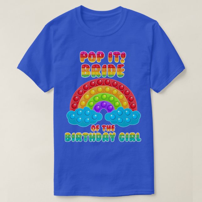 Brud till födelsedagsflickan regnbåge födelsedagsb t shirt (Design framsida)