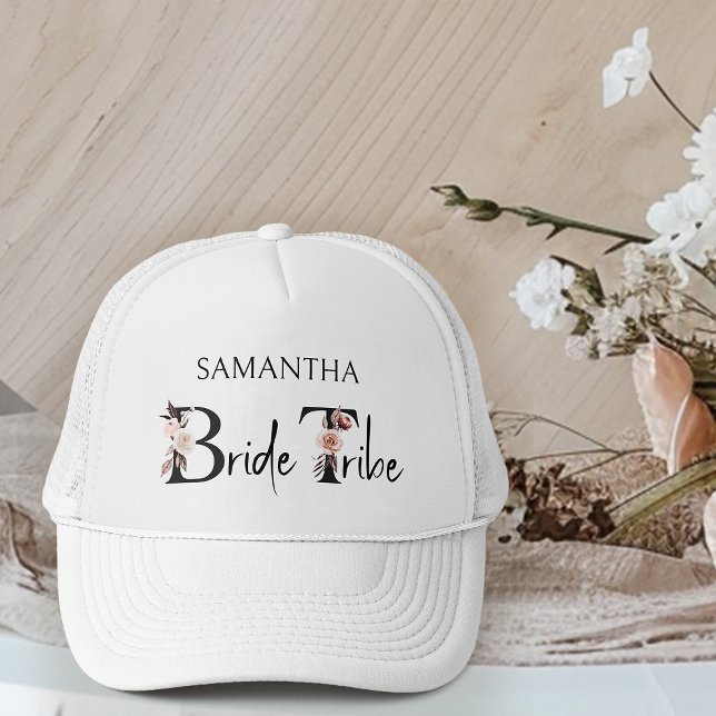 Brud Tribe Boho Blommig Bokstäver Henparty Keps (Bride Tribe bachelorette cap with boho floral letters)