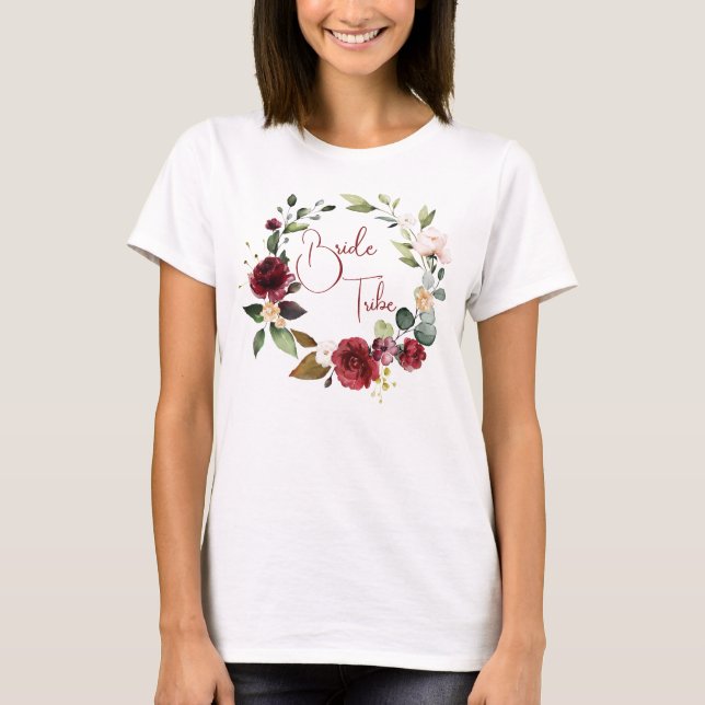 Brud Tribe Burgundy Blommig Bröllop T-Shirt (Framsida)