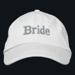 Brudbaseballhatt Broderad Keps<br><div class="desc">Skräddarsy din hatt för ditt bröllopsresa, bröllopsdag eller bacheloretteparty! Denna hatt kan personifieras så det passformar med spelar ingen roll stil eller tema som du söker efter.</div>