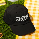 Brudgum Modern Enkel Typografi Bröllop Anpassad Broderad Keps<br><div class="desc">Brudgum Modern Enkel Typografi Bröllop Anpassad Broderad Baseballkeps har den enkla moderna broderade texten "Brudgum". Perfekt som en present till brudgummen för hans smekmånad eller svensexa. Skapad av Evco Studio www.zazzle.com/store/evcostudio</div>