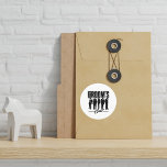 Brudgum och hans Män Svärmansfest Runt Klistermärke<br><div class="desc">Låt dina svärmän visa upp sin stil med denna unika dekalen Brudgum och hans Män ! Perfekt för möhippor, svärmannafest, bröllopsmottagning och mer, kommer denna dekalen säkerställa att dina svärmän har en fantastisk fest. Du kan vara säker på att dina svärmän kommer att ha all den självsäkerhet och nonchalans de...</div>