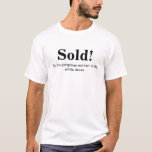 Brudgum skjorta med ett roligt citationstecken: t-shirt<br><div class="desc">Brudgum skjorta med ett roligt citationstecken: "Sålt! Till den ursnygga kvinnan i vitklänningen". Garanterat för att göra skratt.  Speciellt skapat för en koppla ihop med en underbar avkänning av humorn.</div>