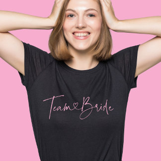 Brudlag Rosa Skript Hjärtformad Bröllopsfest T Shirt