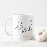 Brudmugg - anpassadebokstäverdesign kaffemugg<br><div class="desc">Anpassadebrudmugg i en calligraphydesign.</div>