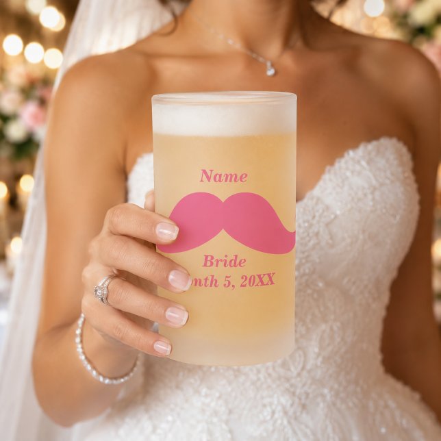 Brudnamn Rosa Mustasch Frostat Ölglas (Bride Name Pink Mustache Frosted Glass Beer Mug)