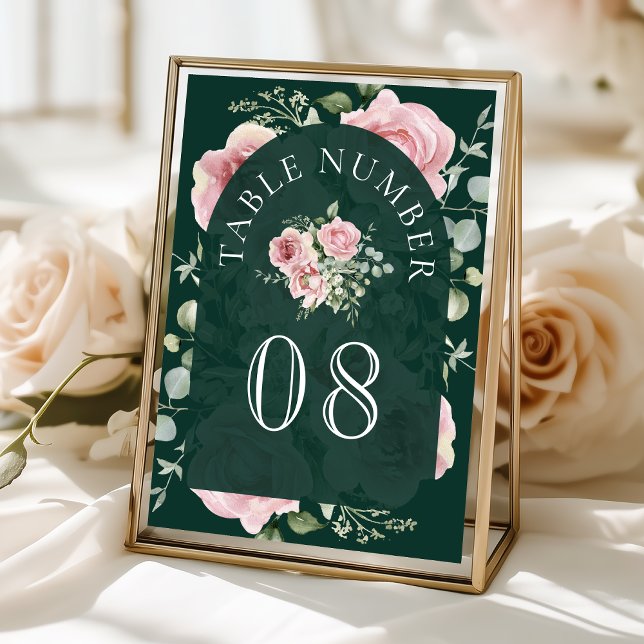 Brudrosalör med blommor av eukalyptus i smaragdgrö bordsnummer (Skapare uppladdad)